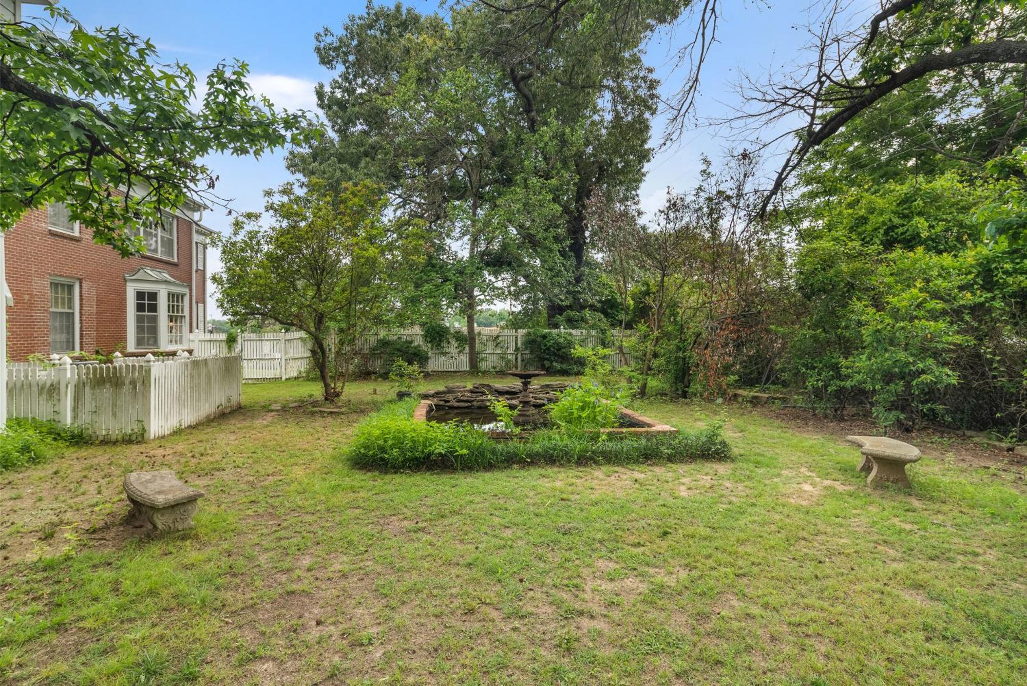 Beland Mansion-Blooming Garden Suite! Fort Smith Exterior foto